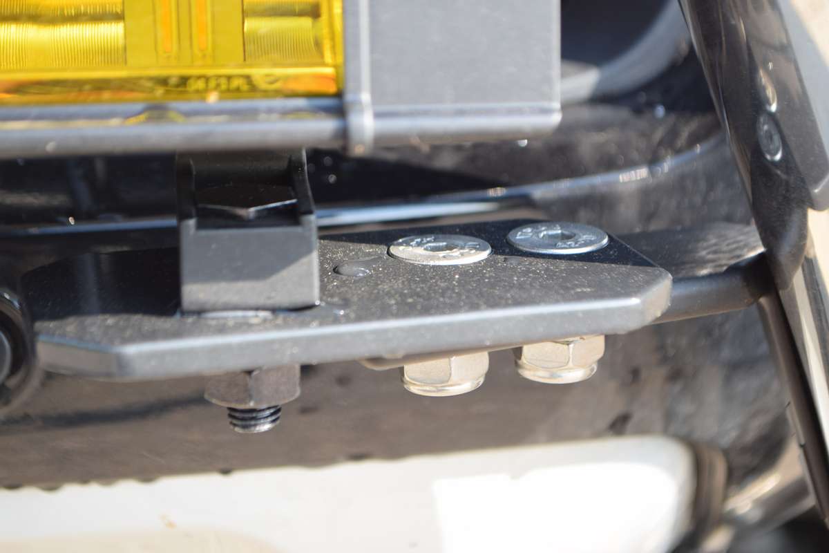 Scheinwerferhalter Frontbügel seitlich Schwarz – Bild 2